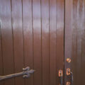 玄関ドア両面　木部保護塗装完了