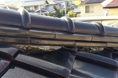 日本瓦の漆喰が浮いてしまったケース