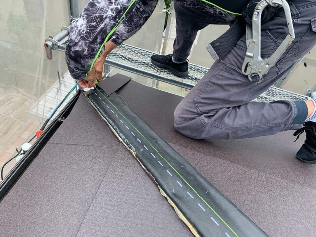 板金部の木下地へ防水処理