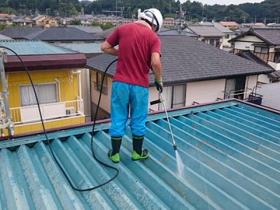 【高圧洗浄】　屋根洗浄中