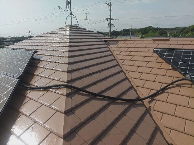屋根セメント瓦<br />
高耐候シリコン塗装<br />
+クリアー塗装完了