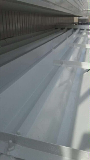 【折板屋根】玄関庇上場　上塗り完了