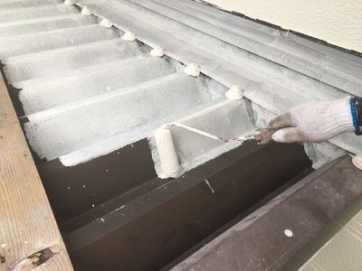 【折板屋根】　下塗り塗装