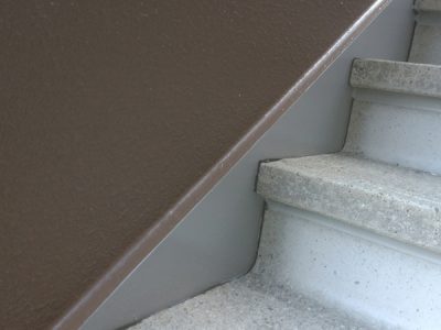 【階段ささら】塗装　完了