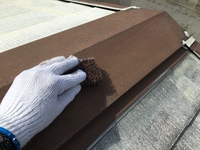【屋根】　棟板金　ケレン作業