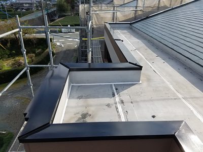 屋上笠木　塗装完了