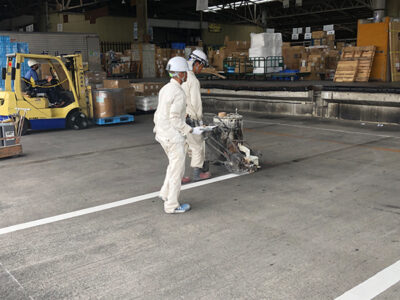 【施工中】トラック駐車スペース<br />
<br />
ライン引き（溶融式仕様）です。