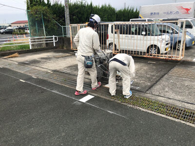 【施工中】駐車場（小）２<br />
<br />
ライン引き（溶融式仕様）です。