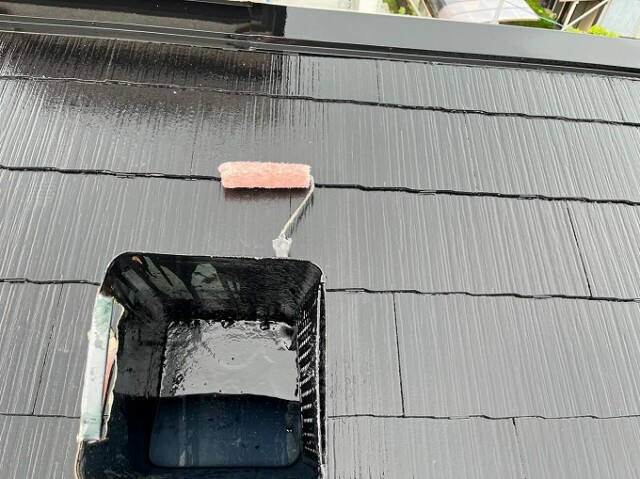 屋根カラーベスト　トップコート<br />
<br />
最後にひと手間、無機のクリアー塗装をすることで<br />
耐ＵＶ性と耐酸性が強化され、超高耐候性が得られます。<br />
