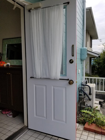 玄関ドア内側　シリコン塗装完了