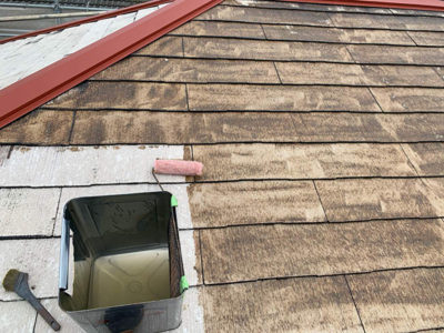 【屋根カラーベスト】下塗り塗装２回目<br />
<br />
１回目で吸い込みが激しい場合、再度下塗りを施します。