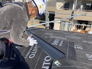 掛川市I様、《屋根カバー工事》の施工が完了しました。