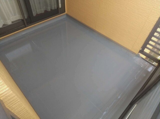 ベランダ床<br />
防水保護塗装完了