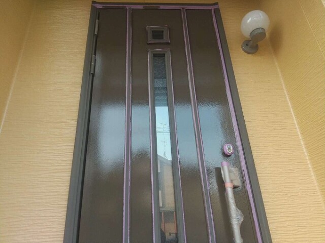 玄関ドア<br />
シリコン塗装完了