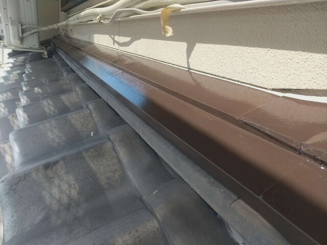 屋根水切り<br />
フッ素塗装完了