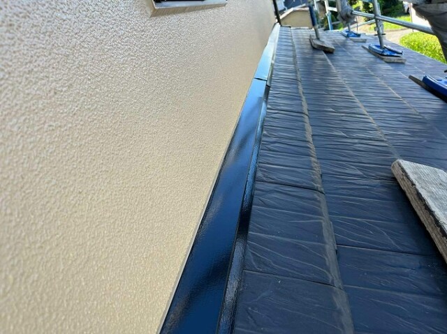 屋根水切り　無機塗装完了