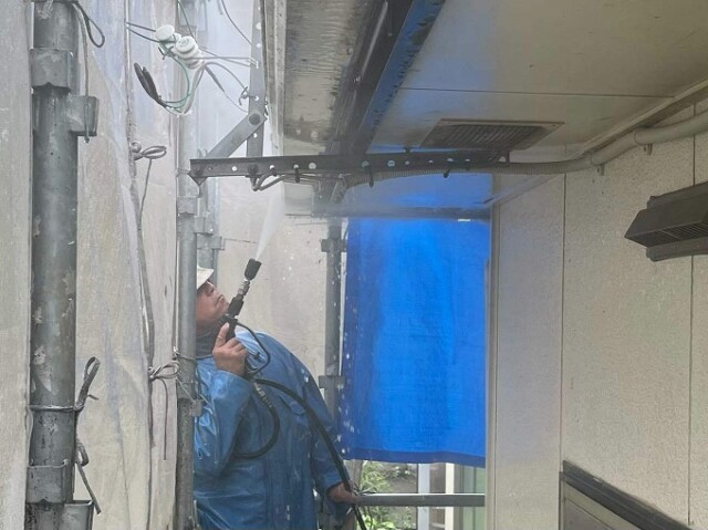 高圧洗浄（外壁）<br />
<br />
最後に高圧洗浄で汚れを根こそぎ洗い流します。<br />
<br />
