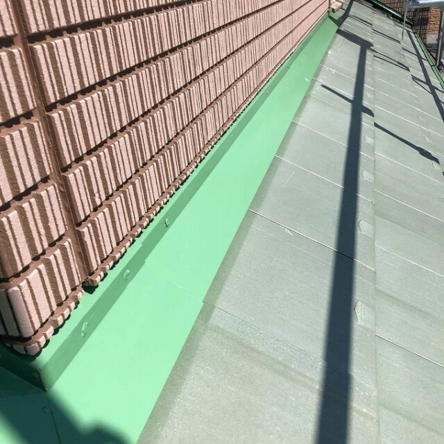 屋根水切り<br />
シリコン塗装完了