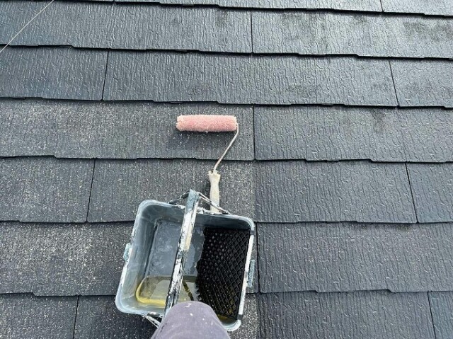 屋根カラーベスト<br />
（下塗り塗装）<br />
<br />
こちらは、あらゆる基材と旧塗膜に抜群の密着力を誇るシリコン浸透性シーラーです。<br />
高浸透性、高付着性、補強効果、防藻・防カビ性能を併せ持ちます。