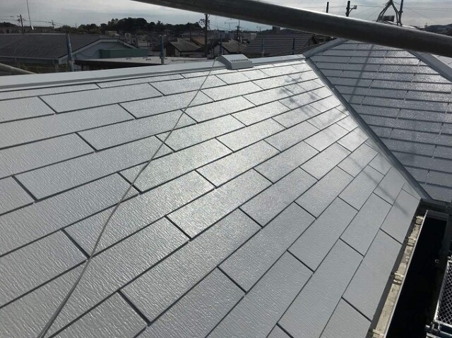 屋根カラーベスト<br />
高耐候シリコン樹脂+無機クリアー塗装完了