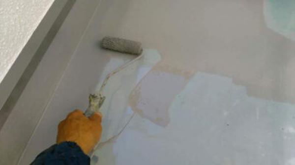 【ウレタン塗膜防水】トップコート完了<br />
紫外線や雨風により塗膜が劣化するのを防止する為、保護塗料を塗ります。