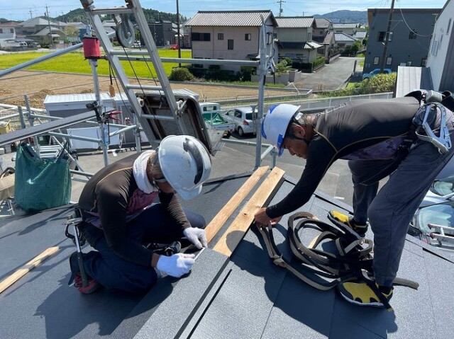 棟包み　施工中