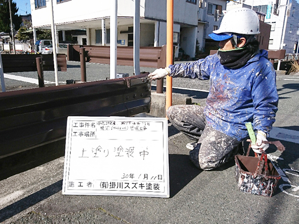 上塗り塗装　作業中