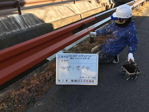 中塗り塗装　作業中