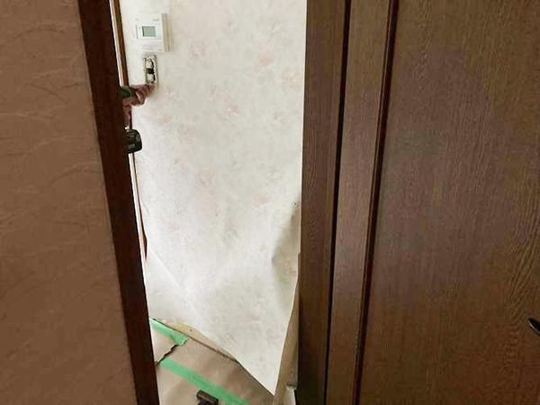 クロス施工中