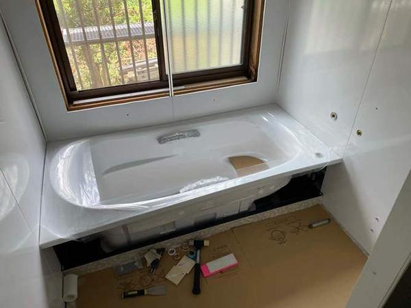 ユニットバス施工中