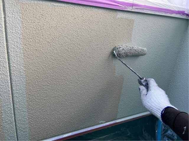 外壁リシン壁　中塗り<br />
