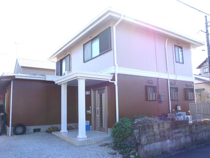 掛川市富部　Ｋ様邸　外壁を2色で色分けし、イメチェンしました