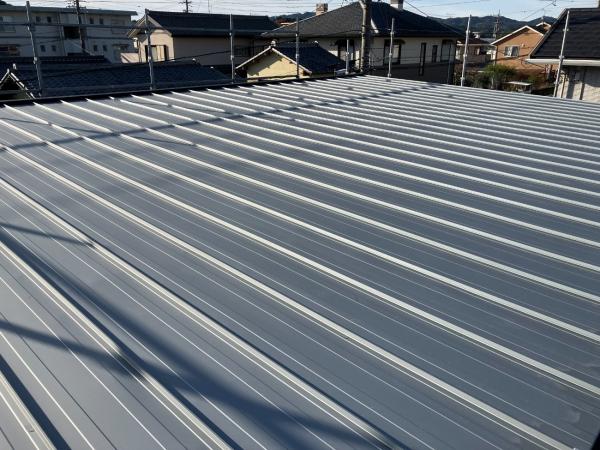 【折板屋根　改修工事】屋根カバー工法リフォーム