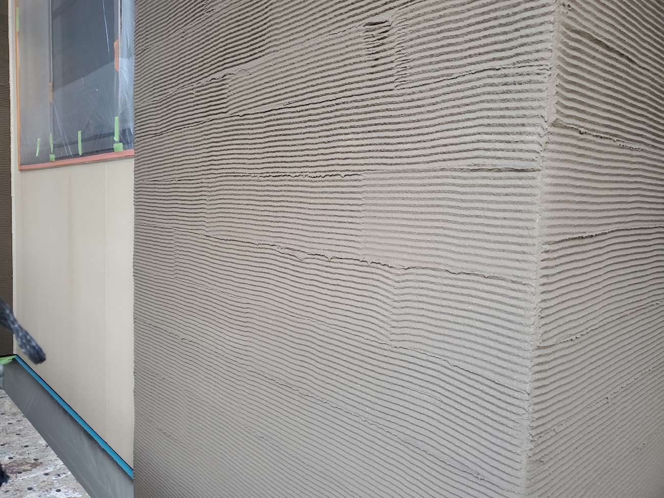 <strong>外壁(下塗り塗装)完了</strong><br>