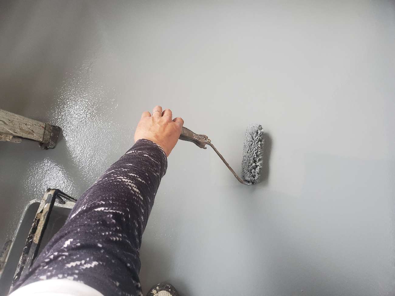 <strong>ベランダ床 トップコート2回目</strong><br>