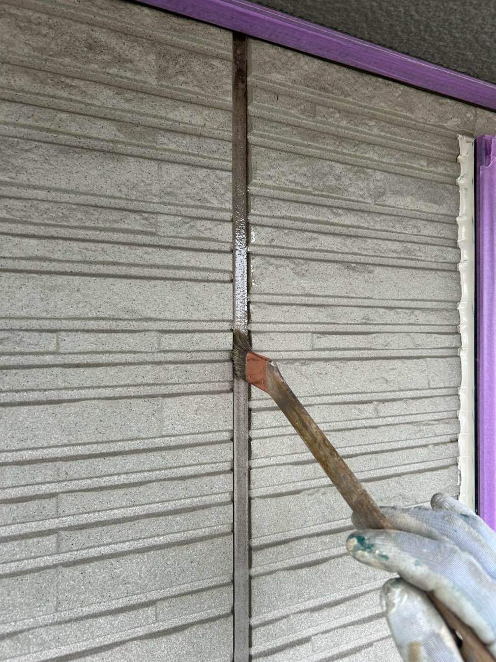 <strong>ガスケット部専用プライマー塗装</strong><br>可塑剤によるブリート現象を防止します。