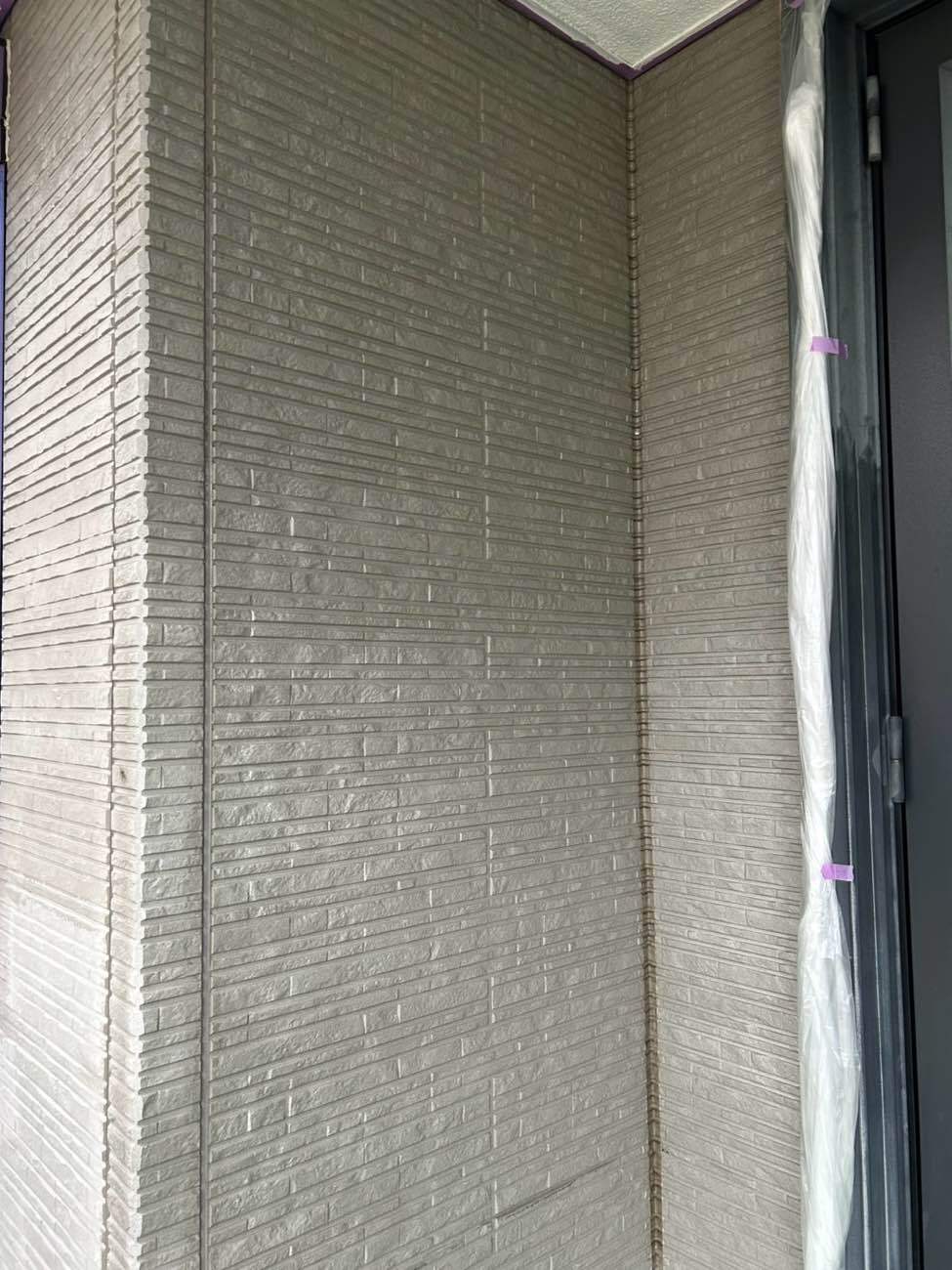 <strong>外壁(下塗り塗装)完了</strong><br>