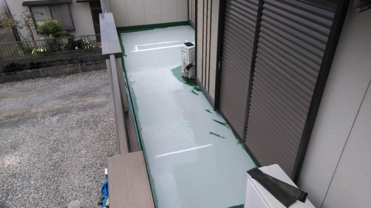 トップコート塗装中