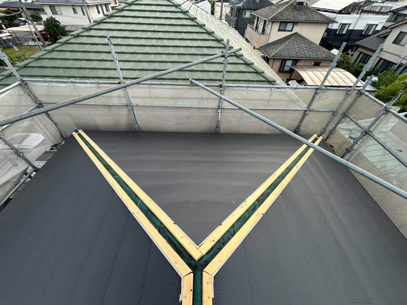 <strong>貫板)施工中</strong></br>