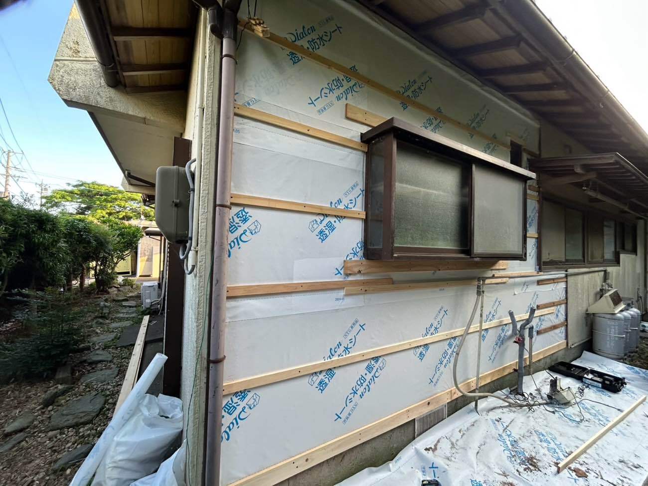 防水シートと胴縁設置