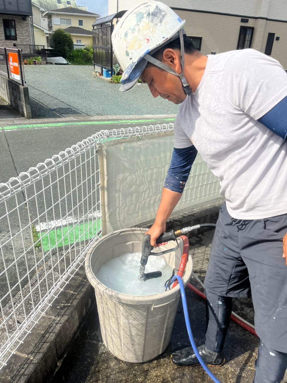 <strong>バイオ洗浄水準備中 </strong></br>撹拌しています。