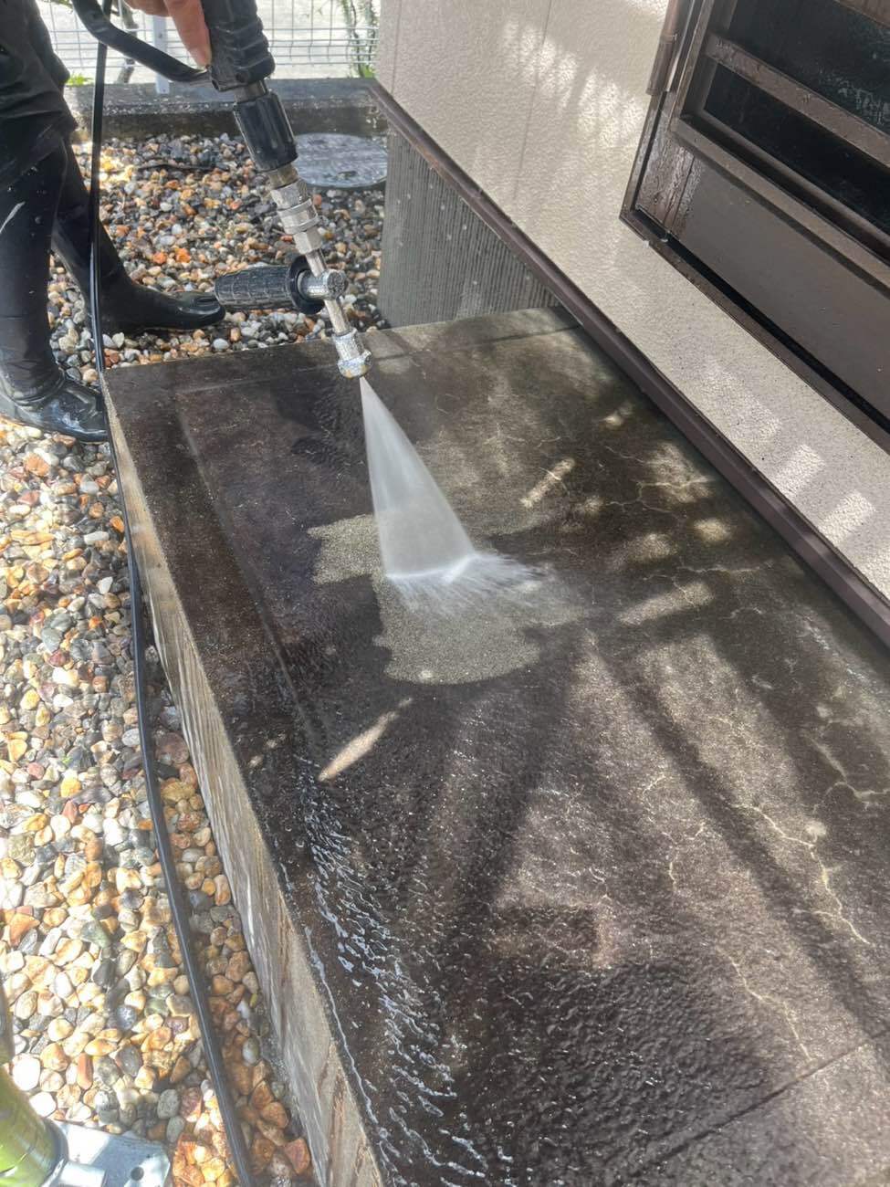 <strong>土間 洗浄中</strong></br>