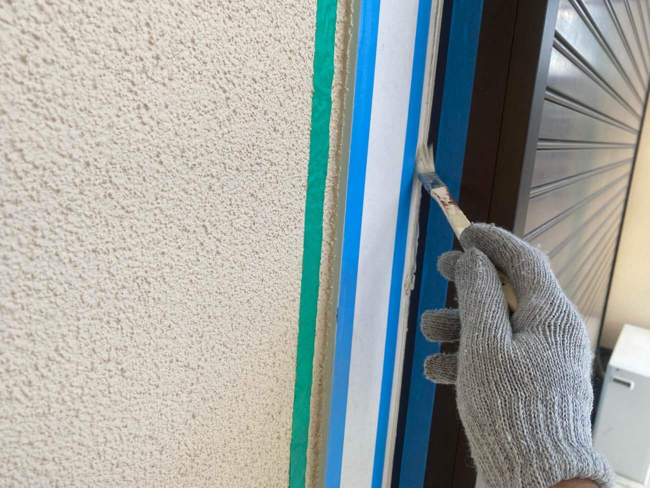 <strong>シーリング補修(プライマー塗布)サッシ周り</strong></br>