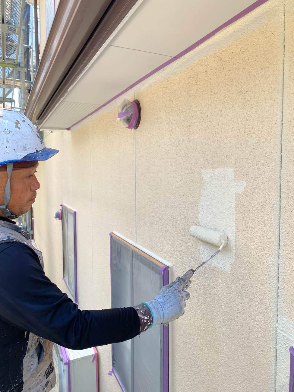 <strong>外壁 中塗り塗装</strong></br>