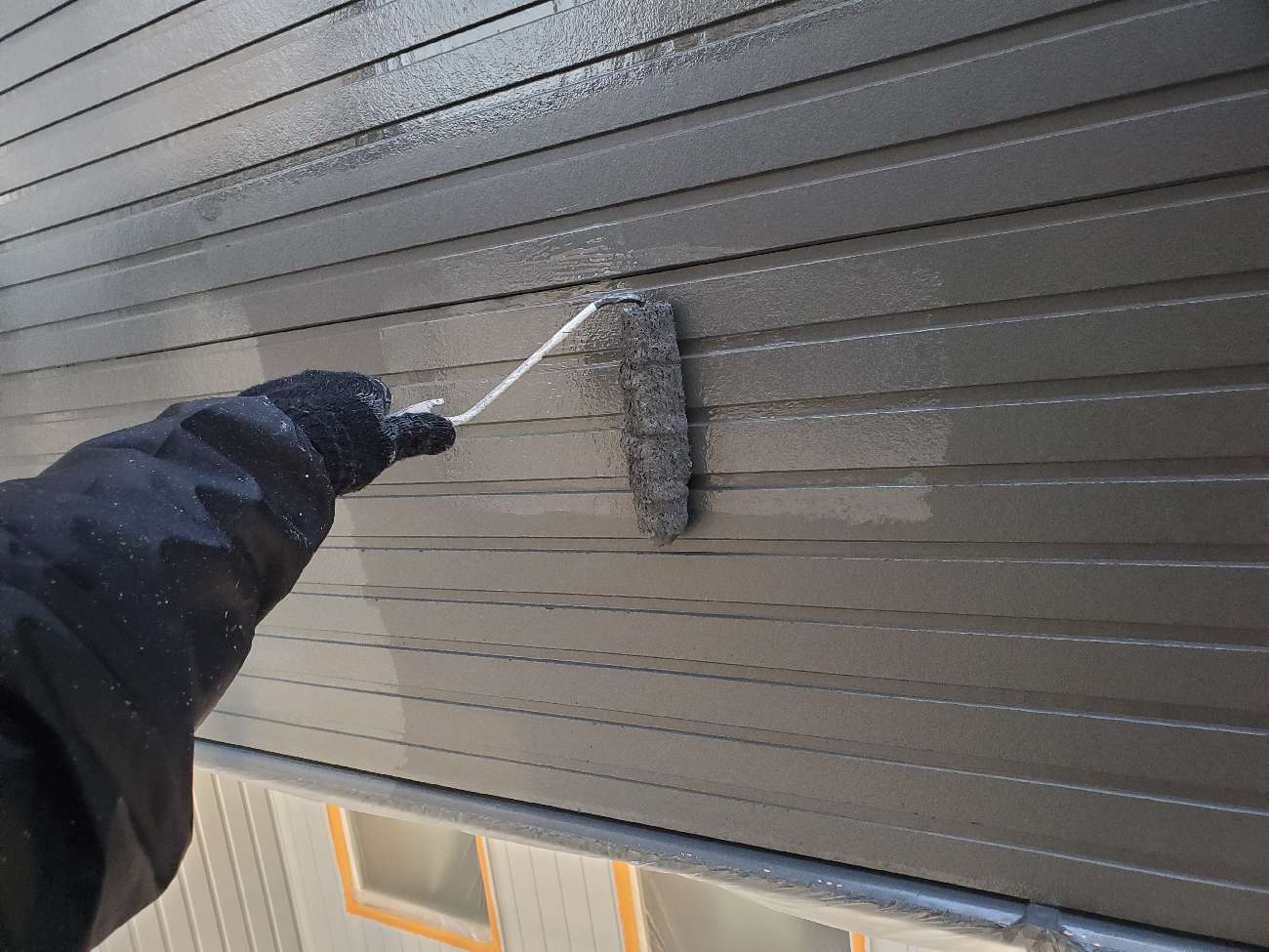 <strong>上塗り塗装(濃色)</strong><br>