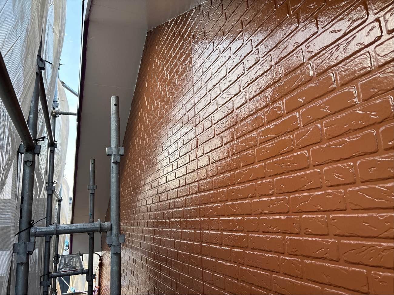 <strong>外壁(下塗り塗装)完了</strong><br>