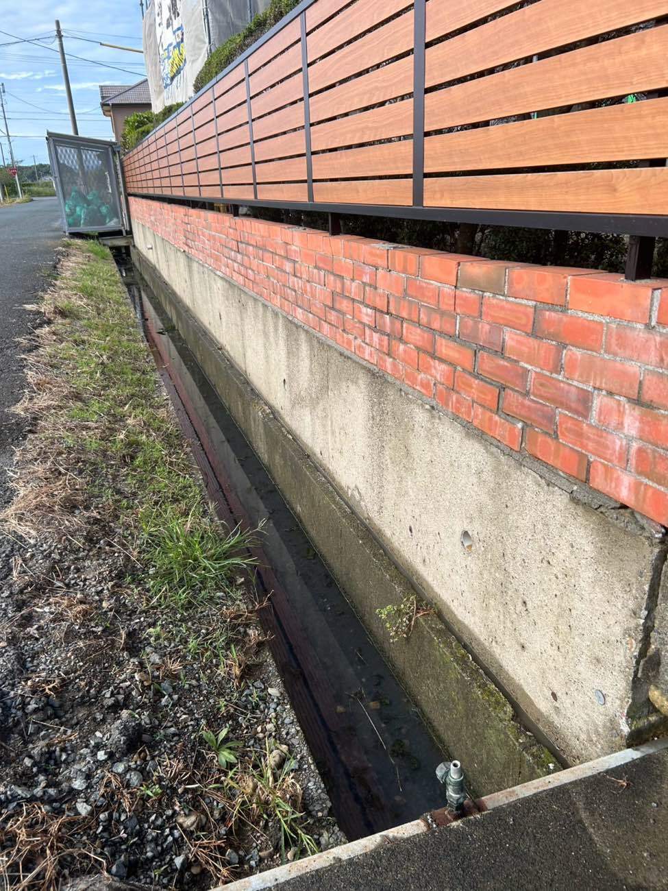 <strong>高圧洗浄(門塀)完了</strong>