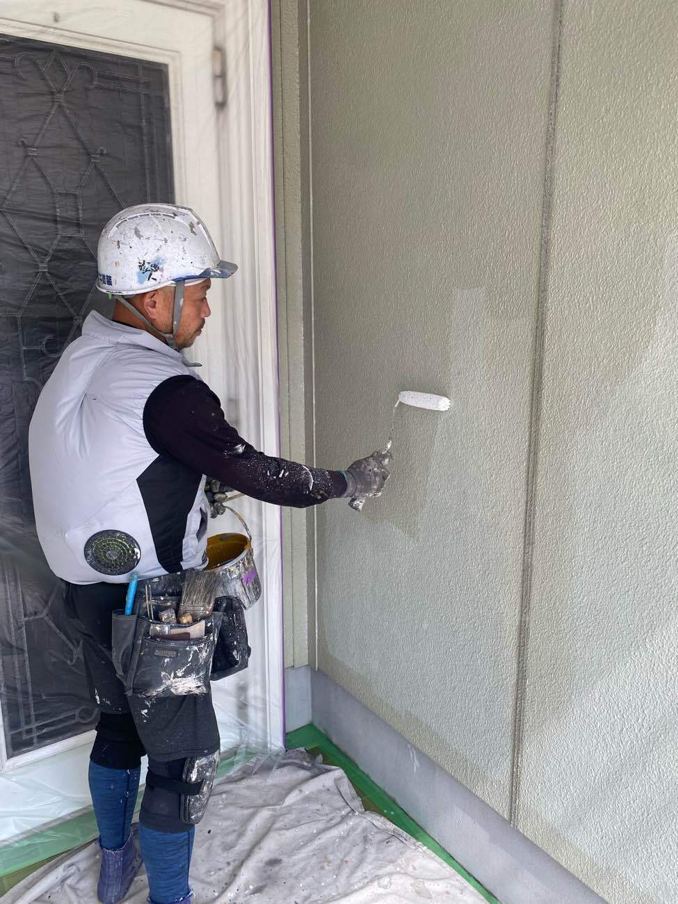 <strong>外壁 下塗り塗装</strong>密着力に優れたカチオン系のシーラーです。 耐アルカリ性、付着性に優れています。