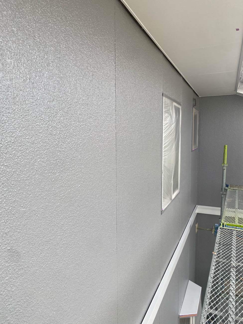 <strong>外壁 上塗り塗装 完了</strong>