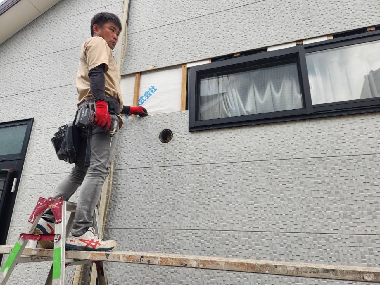 <strong>サイディング取外し</strong><br>